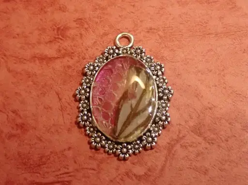 Pendentif curieux