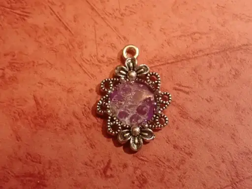 Petit pendentif curieux